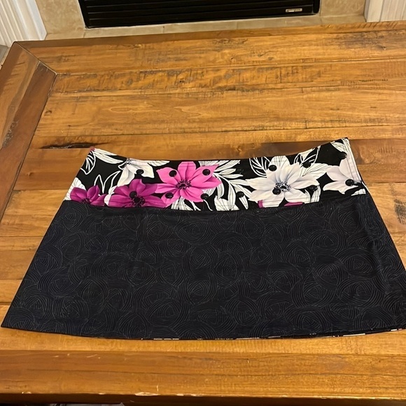 SWEET Spot adjustable/reversible skirt, fits size 2-14 - Picture 2 of 6